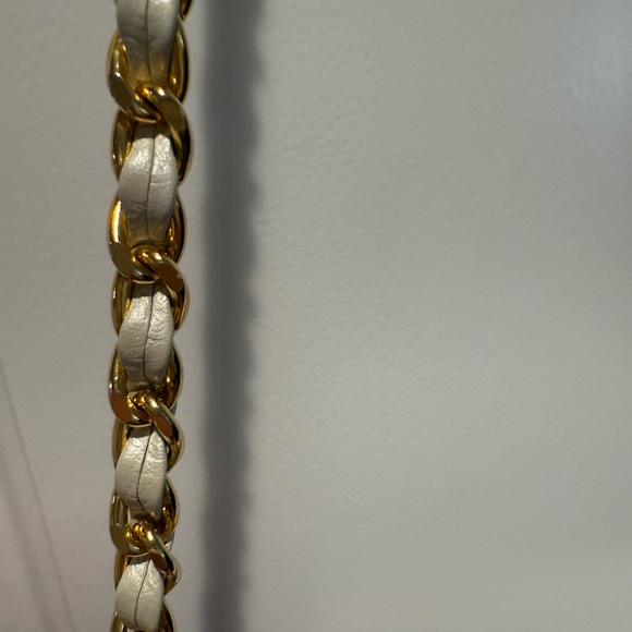 Ganson Elegant Cream Quilted Leather crossbody Bag - Picture 4 of 5